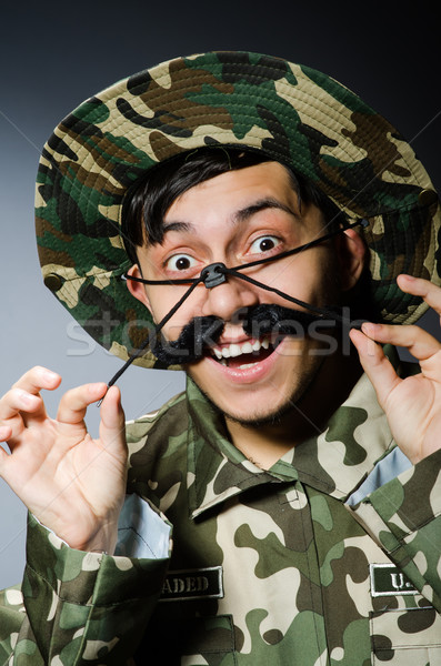 Amuzant soldat militar om fundal securitate Imagine de stoc © Elnur
