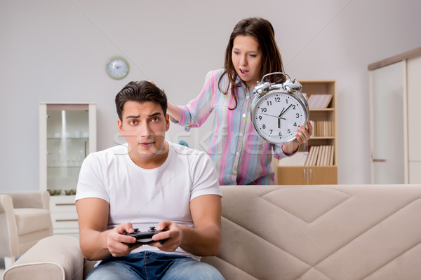 Foto stock: Jóvenes · familia · sufrimiento · ordenador · juegos