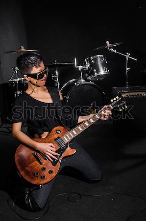 [[stock_photo]]: Jeune · femme · jouer · guitare · concert · musique · fête