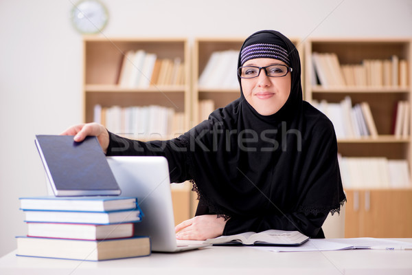 Müslüman kız başörtüsü eğitim sınavlar bilgisayar Stok fotoğraf © Elnur