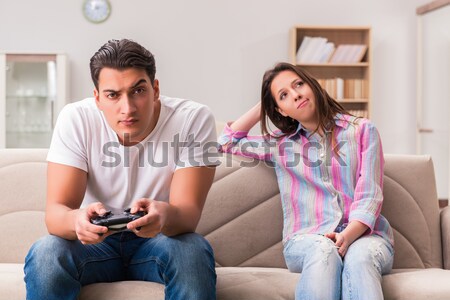 Jeunes famille souffrance ordinateur jeux dépendance [[stock_photo]] © Elnur