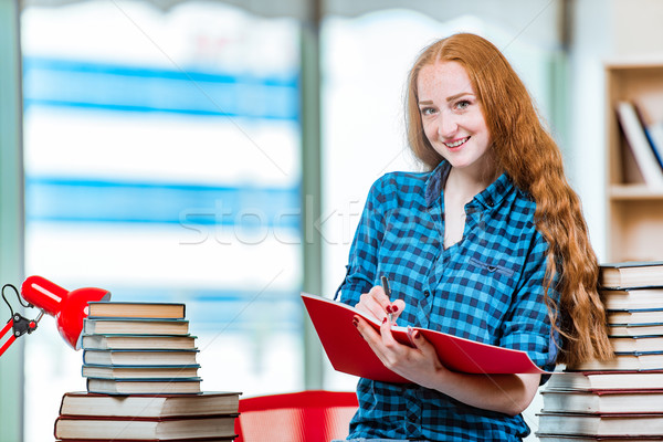 Tineri femeie student examene fată cărţi Imagine de stoc © Elnur