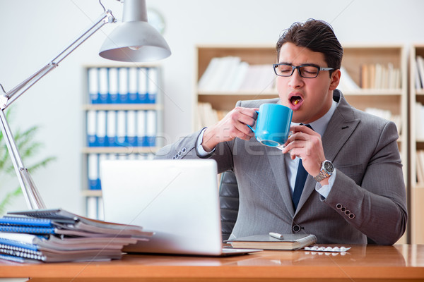 Foto stock: Doente · empresário · escritório · computador · homem · trabalhar