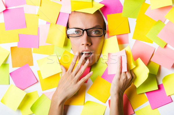 Mujer de negocios recordatorio notas negocios mujer sonrisa Foto stock © Elnur