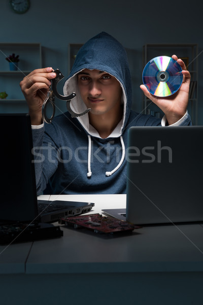 Piratage ordinateur nuit affaires homme [[stock_photo]] © Elnur