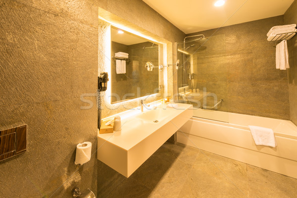 Modernes élégante évier salle de bain eau lumière Photo stock © Elnur