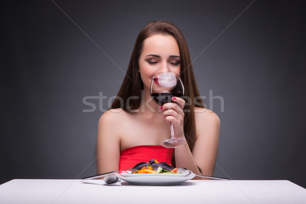 Schöne Frau Essen allein Wein Liebe glücklich Stock foto © Elnur