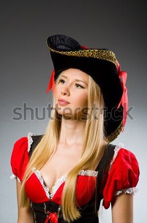 Femeie pirat ascutit cuţit petrecere modă Imagine de stoc © Elnur