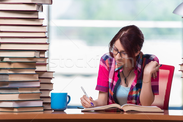 Jeune femme étudiant collège examens fille livres [[stock_photo]] © Elnur