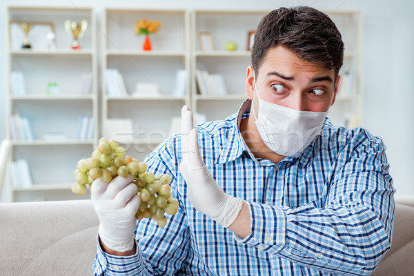 Hombre sufrimiento alergia médicos primavera alimentos Foto stock © Elnur