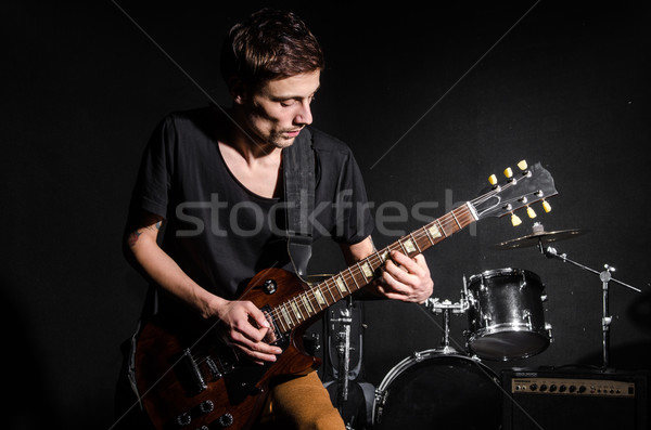 Stock fotó: Fiatal · nő · játszik · gitár · koncert · zene · buli