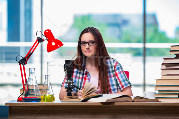Kadın öğrenci kimya sınavlar kitap kitaplar Stok fotoğraf © Elnur
