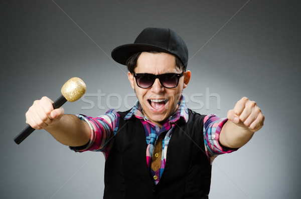 Engraçado homem cantando karaoke discoteca óculos Foto stock © Elnur