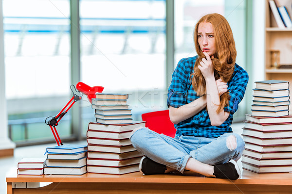 Młodych kobiet student egzaminy dziewczyna książek Zdjęcia stock © Elnur