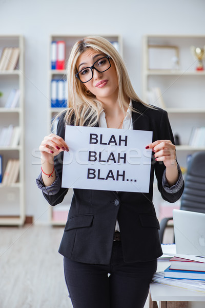 Stock photo: Young businesswoman with message in the office