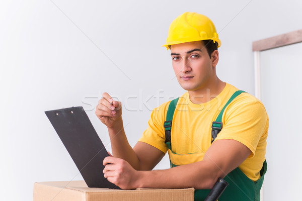 Stock photo: Transportation worker delivering boxes to house