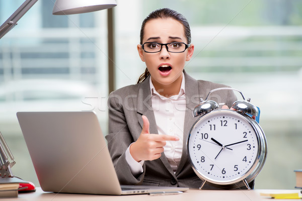 Stockfoto: Zakenvrouw · voldoen · deadlines · business · gelukkig · klok