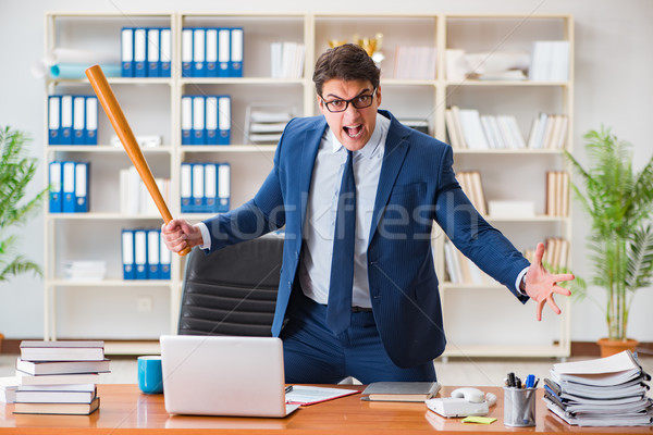 Supărat agresiv om de afaceri birou om muncă Imagine de stoc © Elnur