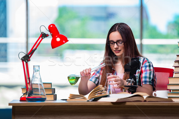 Vrouwelijke student chemie examens vrouw meisje Stockfoto © Elnur