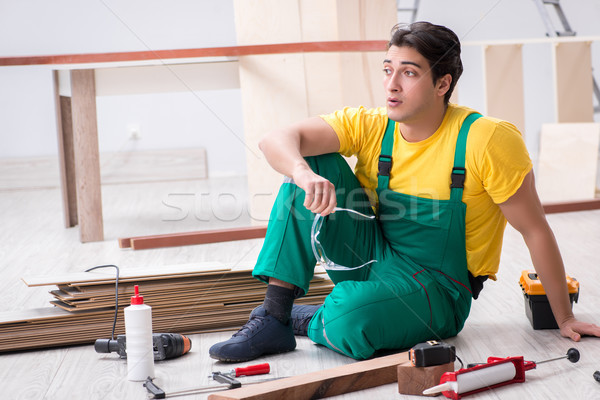 Beszállító dolgozik fapadló iroda férfi építkezés Stock fotó © Elnur