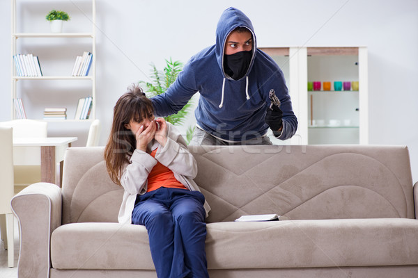 Foto stock: Armado · homem · mulher · jovem · casa · mulher · segurança