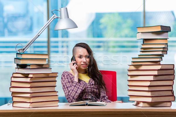 Jovem feminino estudante falante telefone móvel livros Foto stock © Elnur