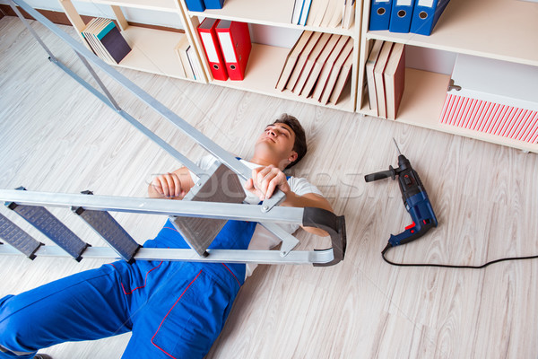 Foto stock: Inseguro · comportamiento · caer · trabajador · oficina · trabajo