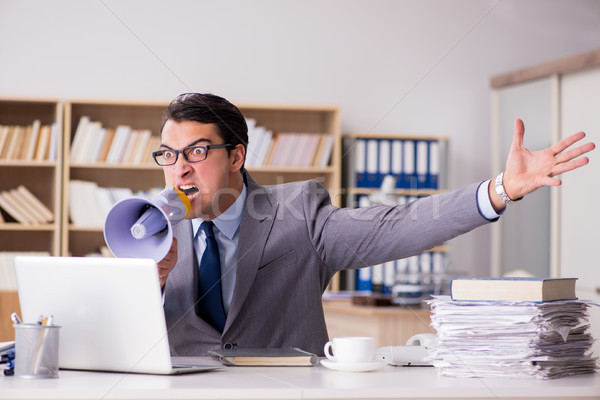 Enojado empresario de trabajo oficina ordenador hombre Foto stock © Elnur