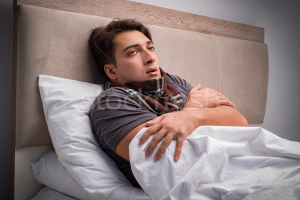 Krank Mann ruhend Bett Hand Gesundheit Stock foto © Elnur