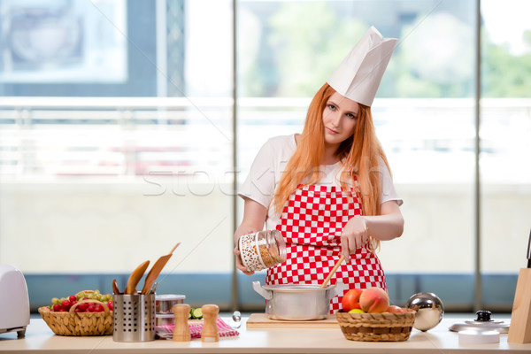 Foto stock: Cocinar · de · trabajo · cocina · feliz · chef