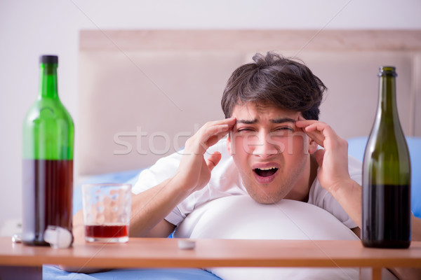 Férfi iszik ágy szakítás depresszió szeretet Stock fotó © Elnur