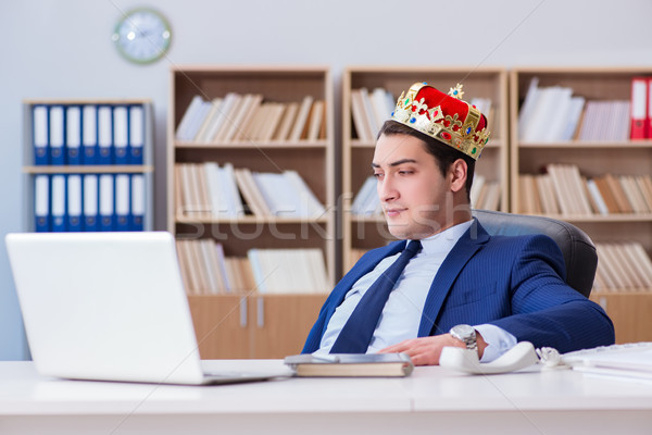Zdjęcia stock: Króla · biznesmen · pracy · biuro · uśmiech · szczęśliwy