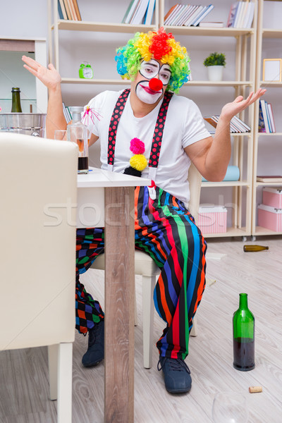 Foto stock: Bêbado · palhaço · festa · casa · sorrir