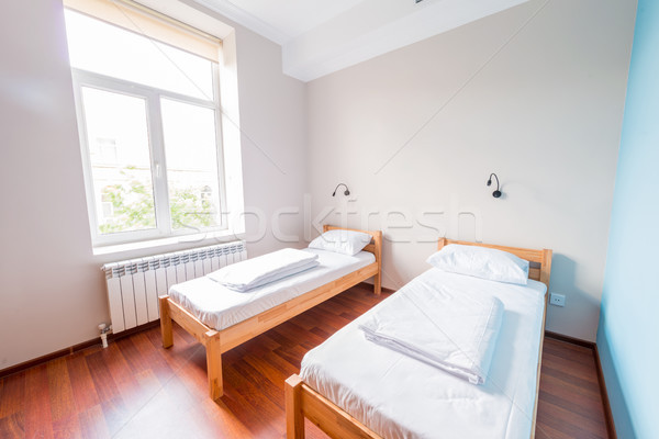 Geaman pat cameră hotel proiect călători Imagine de stoc © Elnur