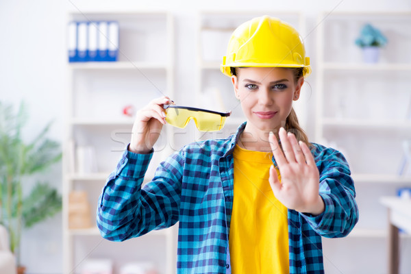 Foto stock: Mulher · oficina · óculos · de · proteção · construção · trabalhador · industrial