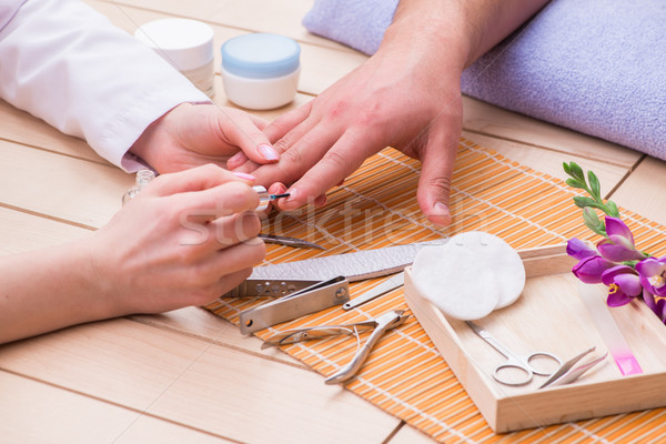 [[stock_photo]]: Main · manucure · homme · femme · mains · peinture