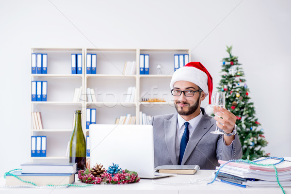 [[stock_photo]]: Jeunes · affaires · célébrer · Noël · bureau · ordinateur