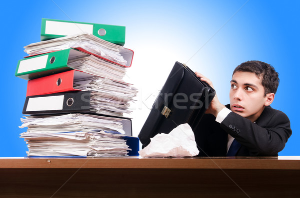 Foto stock: Jóvenes · ocupado · empresario · escritorio · oficina · teléfono