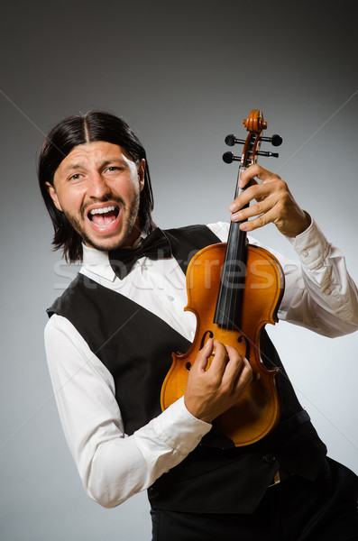 Férfi játszik hegedű musical művészet vicces Stock fotó © Elnur