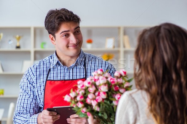 Assistente flores feminino cliente Foto stock © Elnur