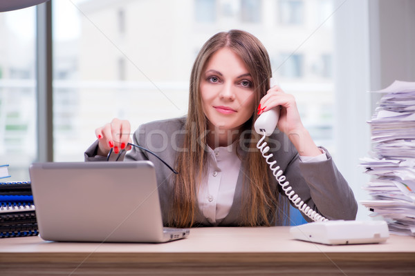 Foto stock: Empresária · trabalhando · escritório · computador · mulher · papel