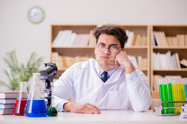 [[stock_photo]]: Folle · fou · scientifique · médecin · laboratoire · livres