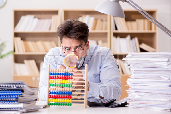 Loco auditor mirando informe negocios papel Foto stock © Elnur