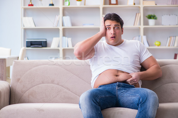 [[stock_photo]]: Homme · souffrance · supplémentaire · poids · régime · alimentaire · maison