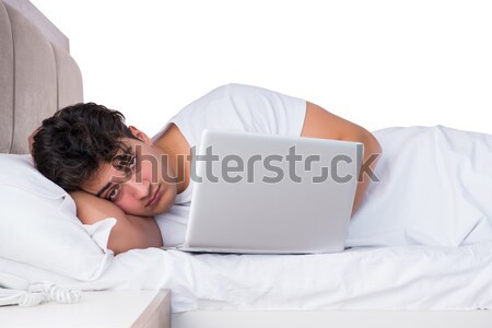 Człowiek bed cierpienie bezsenność laptop internetowych Zdjęcia stock © Elnur