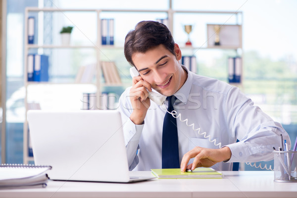 商業照片: 商人 · 僱員 · 說 · 辦公室 · 電話 · 快樂