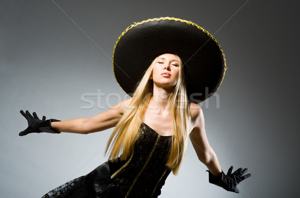 Сток-фото: женщину · черный · сомбреро · танцы · счастливым