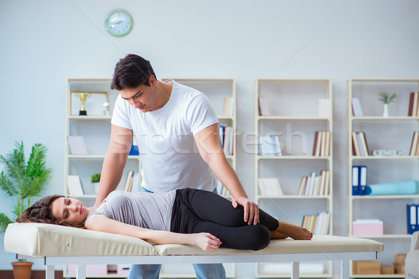 Foto stock: Jóvenes · médico · quiropráctico · femenino · paciente