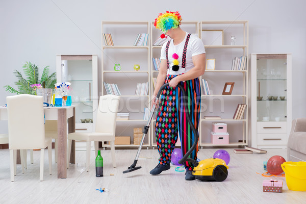 Grappig clown schoonmaken home glimlach man Stockfoto © Elnur