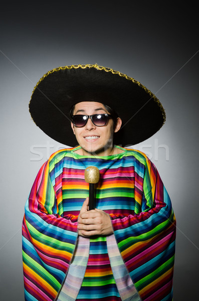 Zdjęcia stock: Funny · mexican · śpiewu · karaoke · szczęśliwy · mikrofon